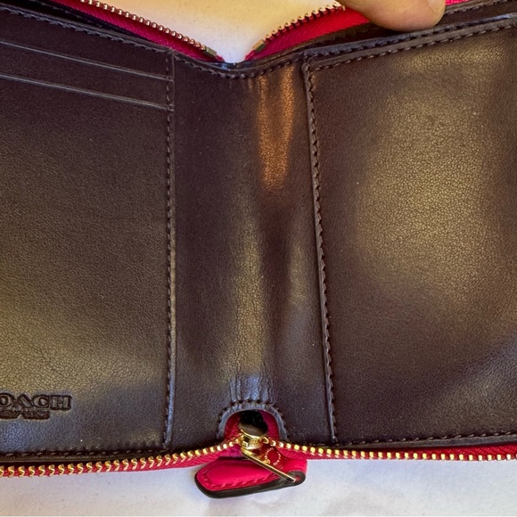 Coach Neon Hot Pink Patent Logo zip around wallet-NWOT ๐๐๐ - Picture 10 of 13